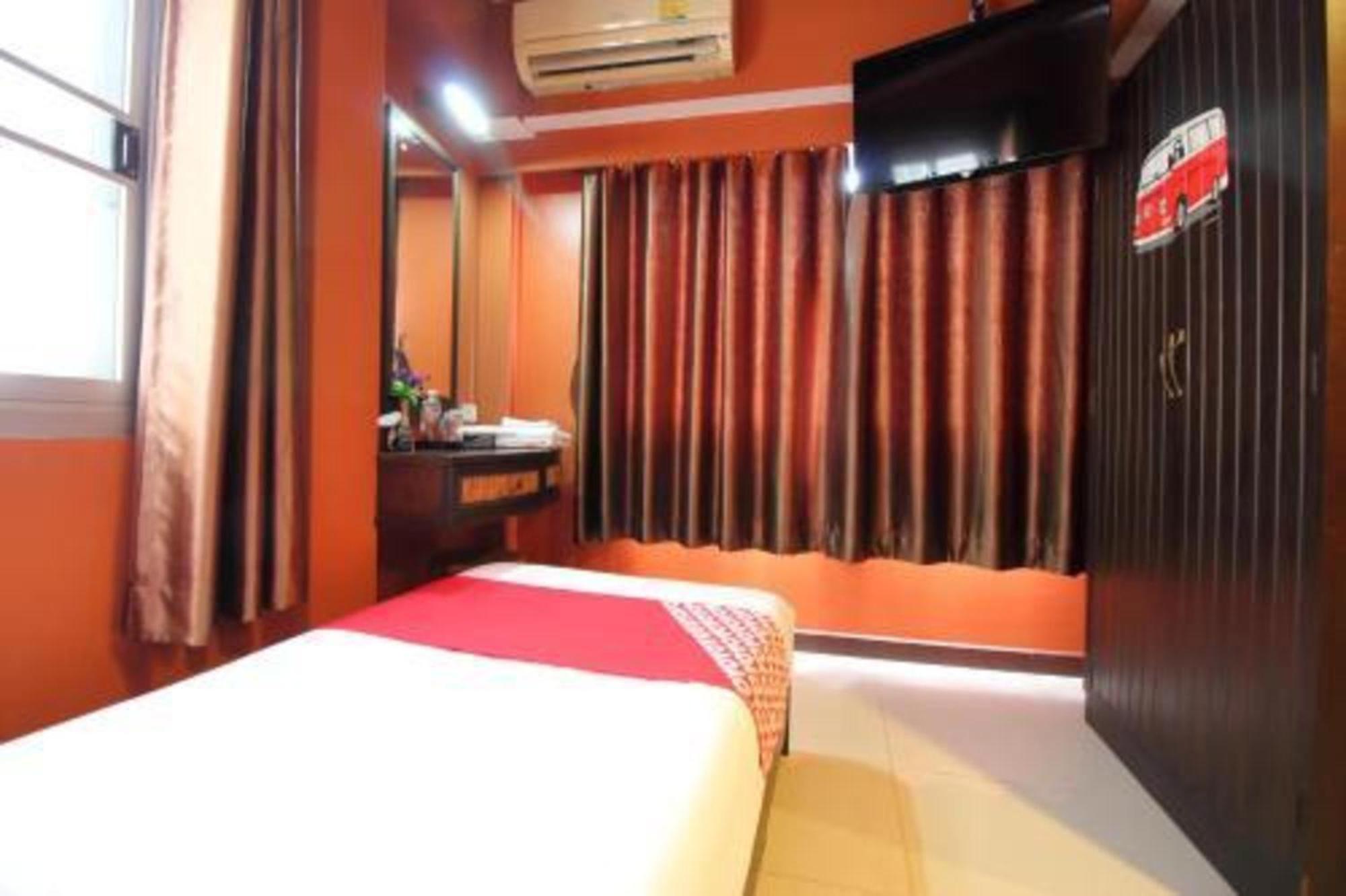 Pannee Lodge Khaosan - Sha Plus Банкок Екстериор снимка